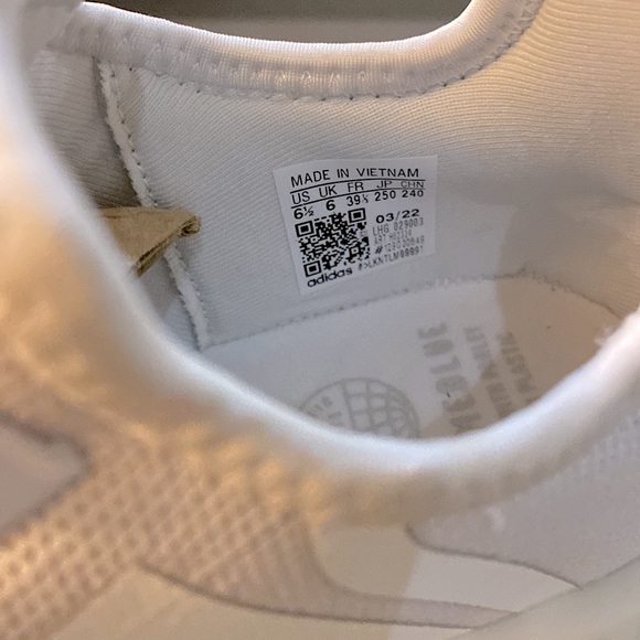 6.5Y NWT adidas Nmd R1 Primeblue unisex - Picture 6 of 7